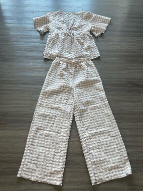 SHEIN Light Beige Wide-Leg Seersucker Two-Piece Set